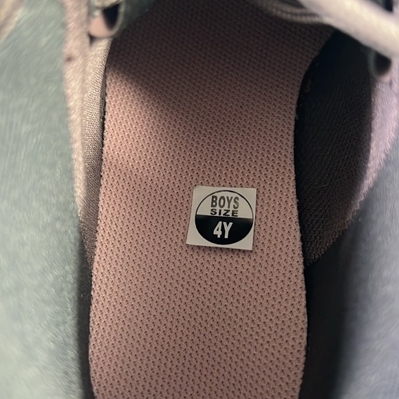 Nike Manoa LTR Violet Ore/Violet Ore Size 4y (GS) - Picture 2 of 8